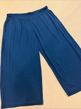 Wide Leg Capris - Navy